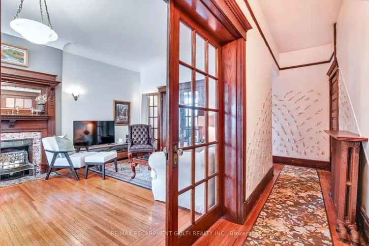 204 Herkimer St 4-Unit Century Home in Kirkendall