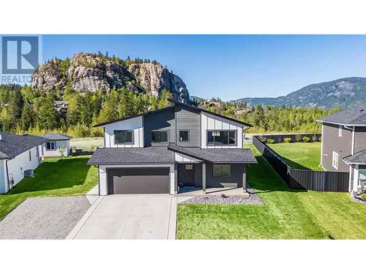 South Castlegar Home: Panoramic Views, 3+Den & Legal Suite