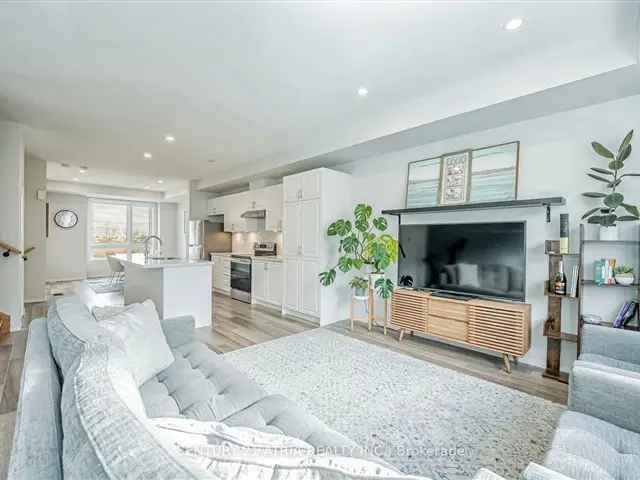 Spacious Modern Townhouse in Richmond Hill 3 Beds 3 Baths Double Garage