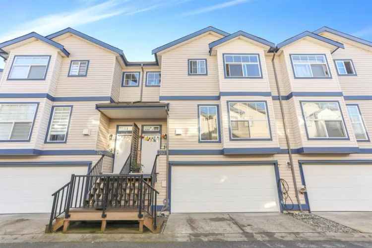 A $949,000.00 Townhouse with 4 bedrooms in Bear Creek Green Timbers, Surrey