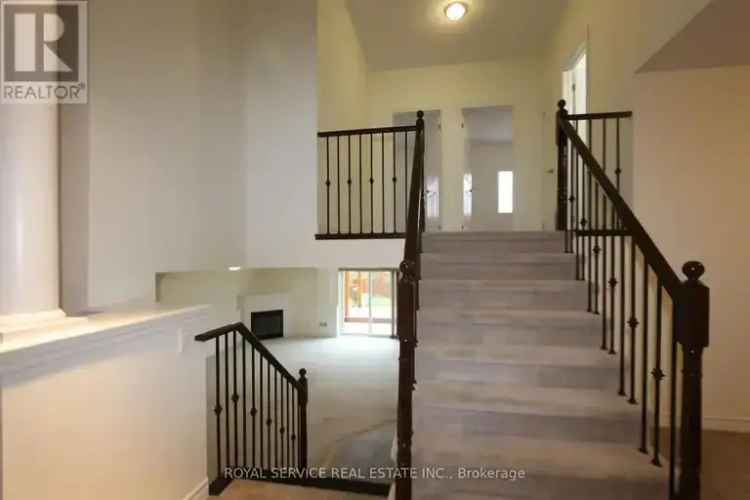 3 Bed 4 Bath Executive Backsplit House in Desirable Bowmanville Enclave