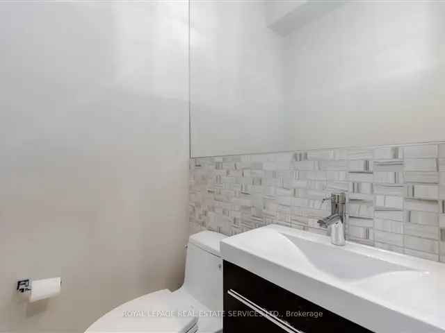 Luxury Toronto West End Semi-Detached House 3 Bed 4 Bath