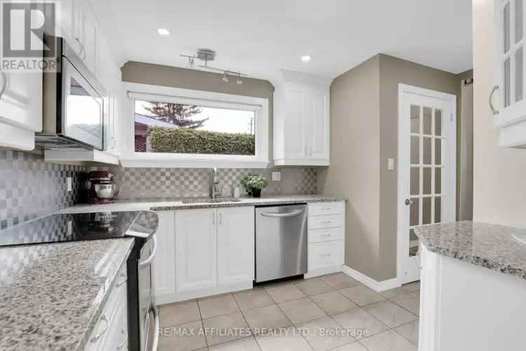Crystal Beach Semi-Detached Home 2000+ Sq Ft 4 Beds 2 Kitchens