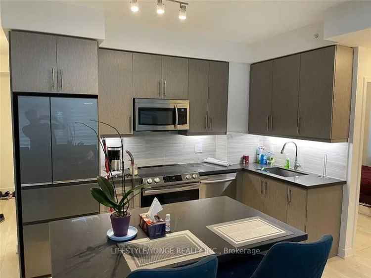 Condo For Rent in Richmond Hill, Ontario