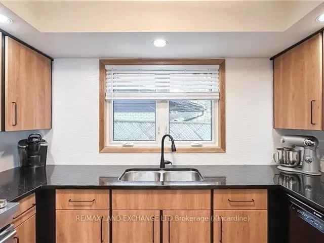 Lakefront Home Kincardine  Panoramic Views Modern Kitchen 3 Bedrooms