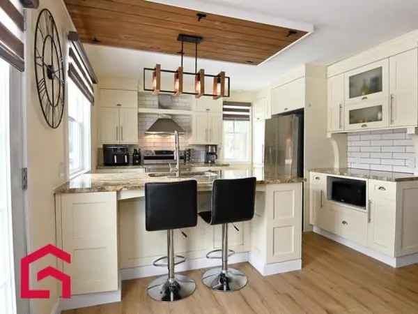 Renovated 2-Bedroom Bungalow near Val-des-Sources