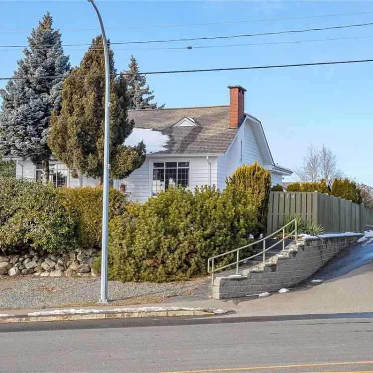 Charming Vintage Home in Nanaimo's Old City Quarter