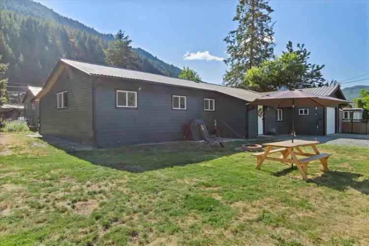 A $499,999.00 House/Single Family with 4 bedrooms in Fraser Canyon, Fraser Canyon