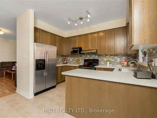 Spacious Freehold Townhome in Vellore Village 3 1 Bedrooms 2 5 Baths