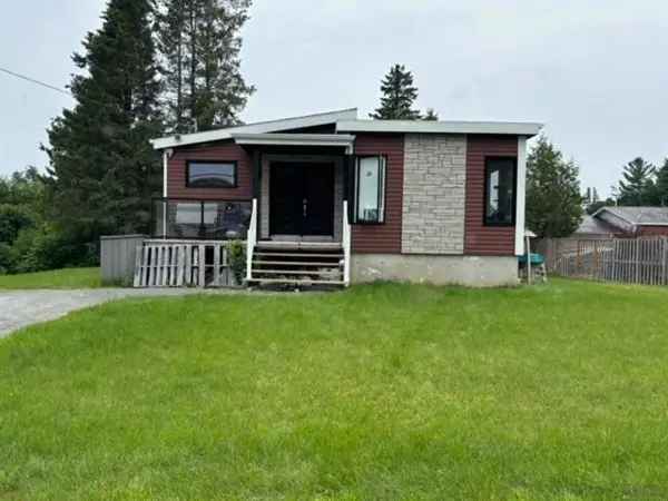 Bungalow for Sale in Grenville Near Schools and Park