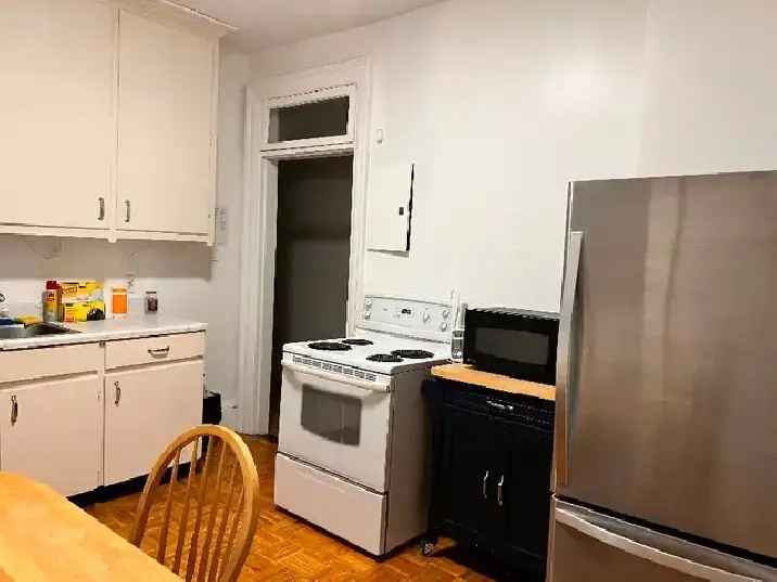 Spacious Room for Rent– Downtown Ottawa!