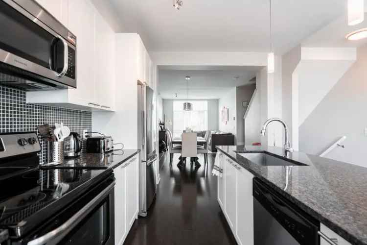 Grandview Surrey Townhouse 4 Beds 3 Baths Breeze Complex