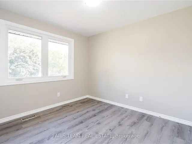 House For Sale in Barrie, Ontario