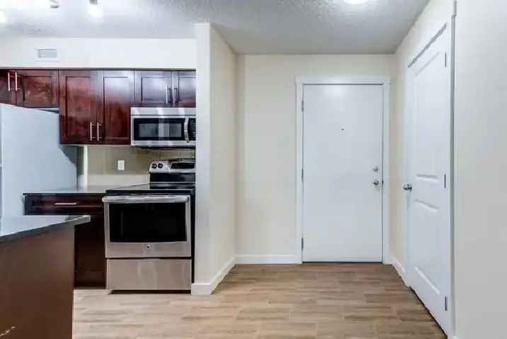 Low Condo Fee! 2 Bed 2 bath condo in South west YEG! Move in Rea