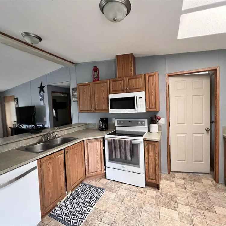 Manufactured Home for Sale in 150 Mile House