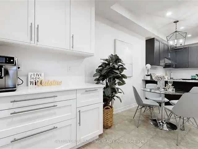 Townhouse For Sale in Vaughan, Ontario