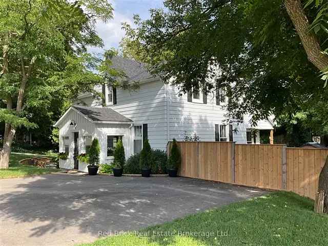 Restored Elora Century Home 4 Bedrooms Walk to Village