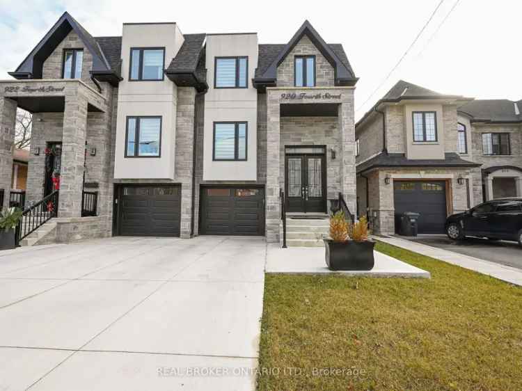 House For Sale in Mississauga, Ontario