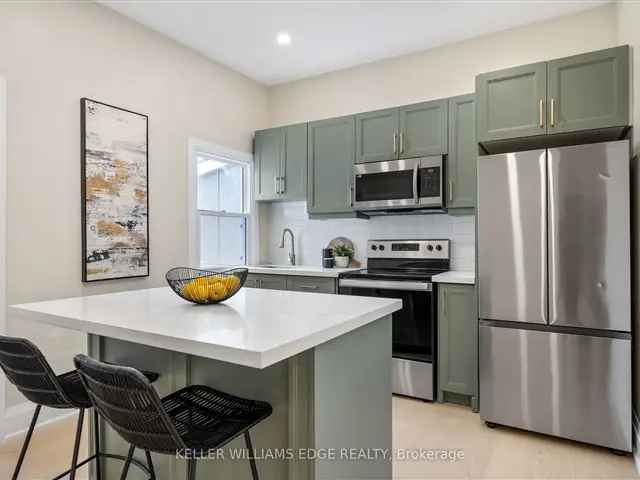 Charming West End Bungalow Modern Updates Near Downtown Hamilton