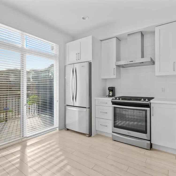 Townhouse for sale in Woodland Park with 2 Bedrooms and Den