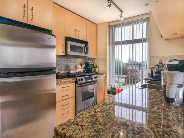 Bright 2 Bed 2 Bath Corner Unit in Richmond