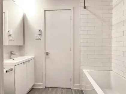 1 room apartment of 70 m² in Montreal