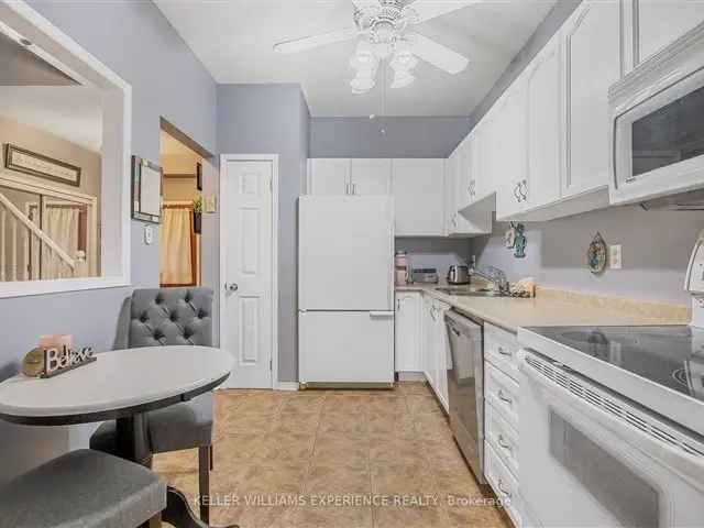 Townhouse For Sale in Barrie, Ontario