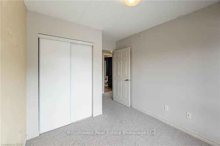 2-Bedroom Condo in Guelph Clairefields - Modern Kitchen & Convenient Location