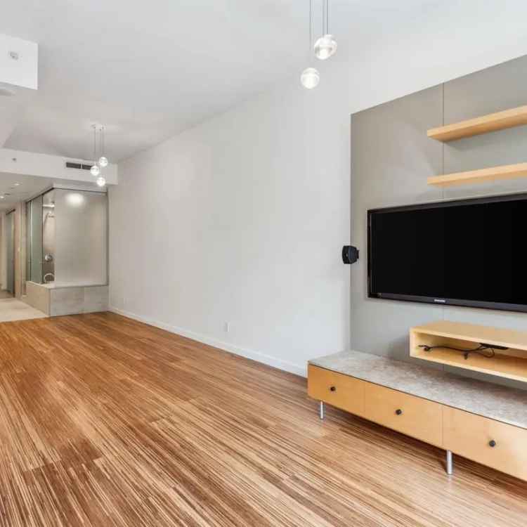 Gastown 1-Bed Condo for Sale - 900 Sq Ft, Open Concept, Rooftop Deck