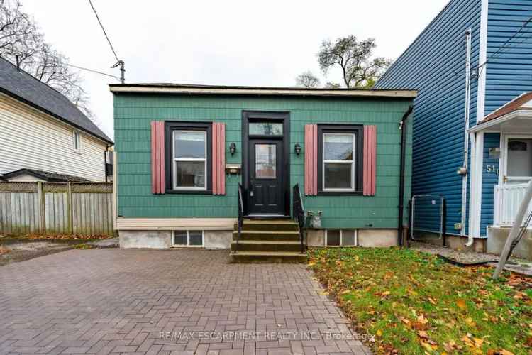 House For Sale in Hamilton, Ontario