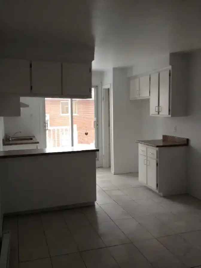 Spacious 4 1/2 Apartment in St-Leonard for Rent