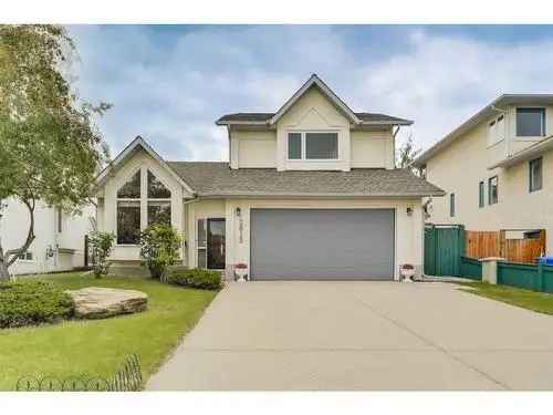 3 Bed 2.5 Bath Home Signal Hill Calgary