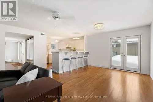 For Sale Townhouse in Collingwood with Marina and Pools