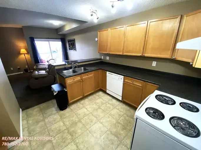 2 Bed 2 Bath Townhouse in Leduc Bridgeport - No Pets