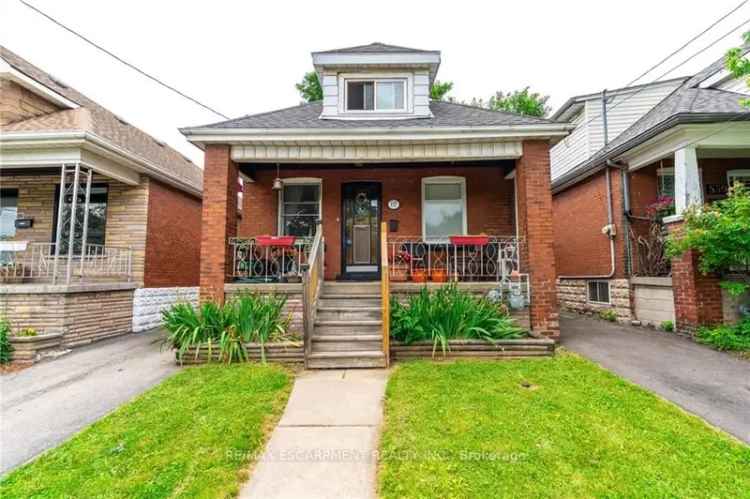 House For Sale in Hamilton, Ontario