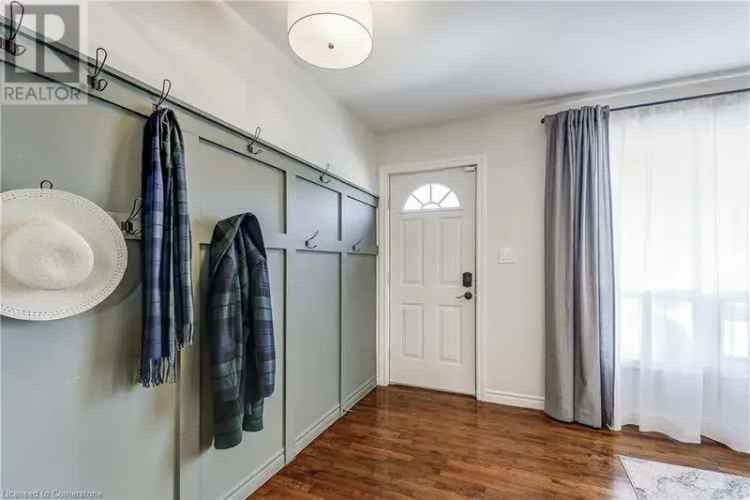 3 Bedroom Home Near Shops  Updated Bathroom and Backyard