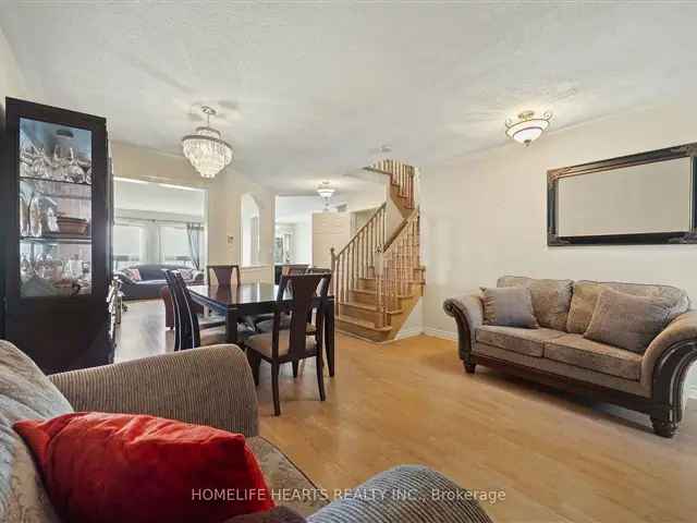 Townhouse For Sale in Brampton, Ontario