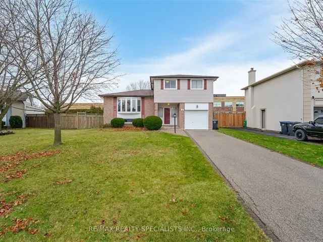 4 Level Side Split On Quiet Court Family Home