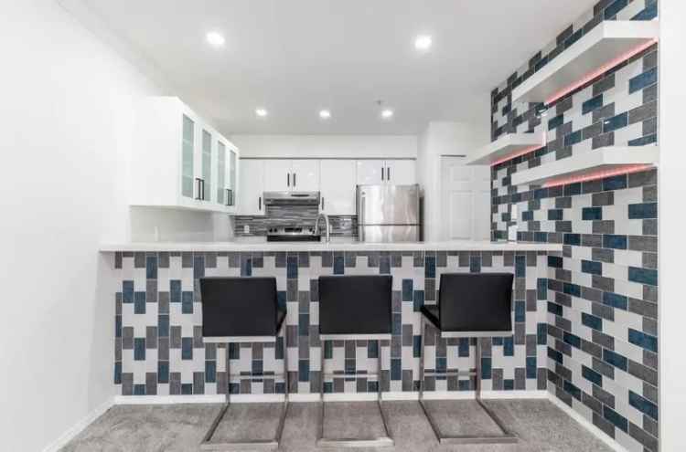 West Newton Condo 1 Bed + Den Updated Kitchen Large Deck