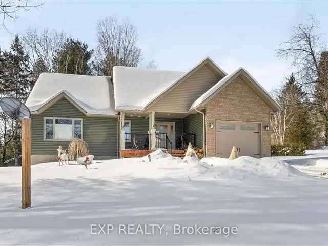 Fantastic On Fraser 3-Bedroom Bungalow Hurds Lake Access