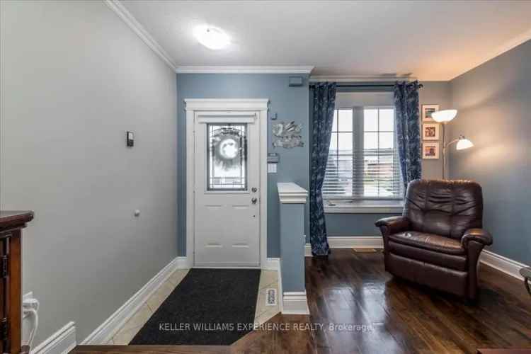 3 Bedroom Townhouse in Barrie Updated Kitchen and Deck