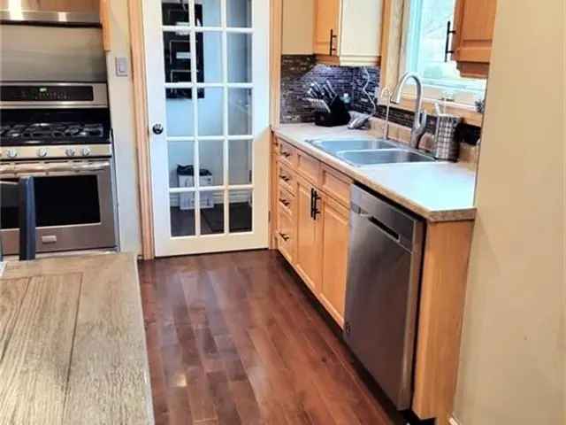 House For Sale in Sarnia, Ontario