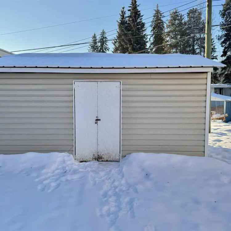 Manufactured Home Gem: Updated Kitchen, 2 BR, Large Yard