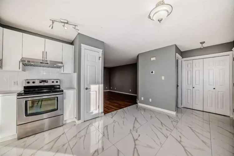 House For Sale in Calgary, Alberta