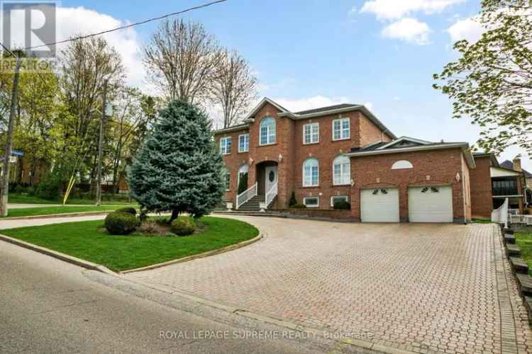 Spacious Family Home Near Keelesdale Subway