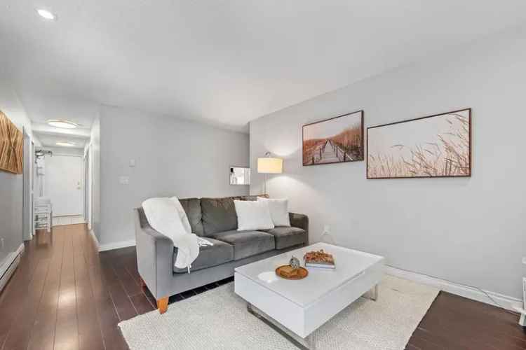 Granville Island Condo 2 Beds 1 Bath Steps from Granville Island