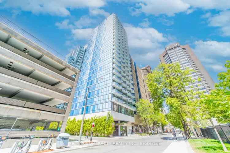 Downtown Toronto Condo 1+ Den Queen & University Corridor