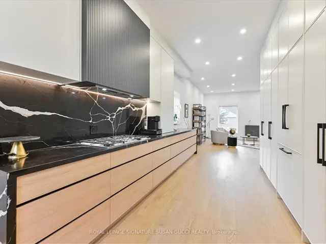 House For Sale in Toronto, Ontario