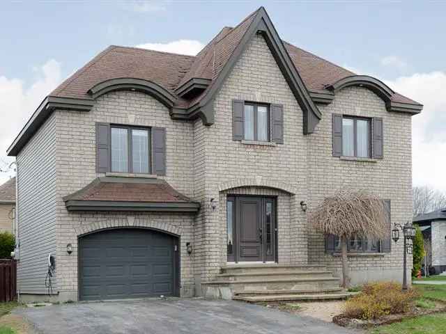 5-Bedroom Family Home with Modern Kitchen and Spa