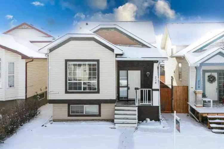 House For Sale in Calgary, Alberta